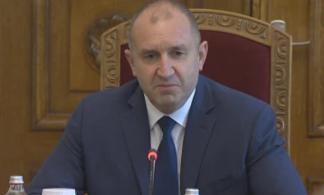 Rumen Radevi jep dorëheqje, Iliana Jotova merr detyrën si presidente e Bullgarisë