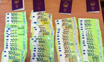 Царинска управа: Запленети девизи, злато, цигари, бижутерија, ветеринарни препарати, музички инструменти и домашна ракија