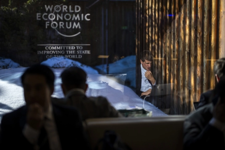 На Украина ѝ се потребни од 500 до 700 милијарди долари за одржување на армијата, тврдат двајца нејзини министри во Давос