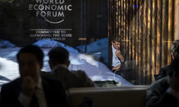 На Украина ѝ се потребни од 500 до 700 милијарди долари за одржување на армијата, тврдат двајца нејзини министри во Давос