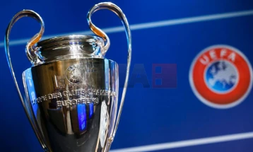 Arsenal into last 16, Real thrash Monaco, PSG beaten