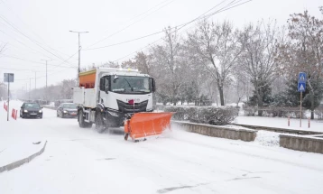 Екипите на „Чистота и Зеленило“ Куманово ги расчистуваат улиците од снег