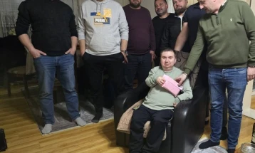 Собраните пари од хуманитарниот Богојавленски настан во Ваасилево- „среќки“, предадени на Влатко Митев