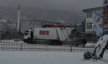 Подигањето смет во Тетово се одвива отежнато поради снегот