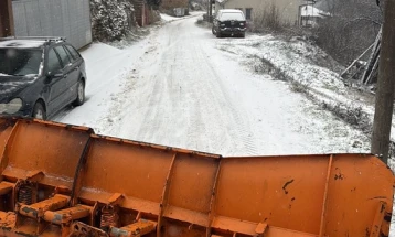Во Виница се чисти снегот во градот и во повисоките наслени места