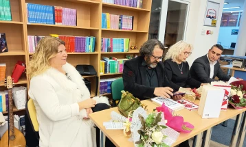 Три збирки поезија од две сестри поетеси промовирани во Кавадарци