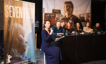 Селектирањето на македонскиот филм „17“, кој ќе се натпреварува во програмата „Перспективи“ на Берлиналето е голем национален успех