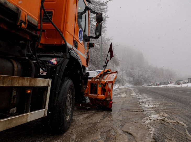 Të gjitha rrugët e vendit janë të kalueshme dhe të sigurta për qarkullim, për shkak të reshjeve të borës rekomandohet drejtim i kujdesshëm i automjeteve