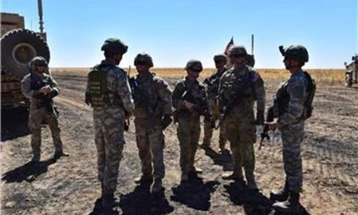 Американските сили префрлаат милитанти на ИД од сириските затвори во Ирак