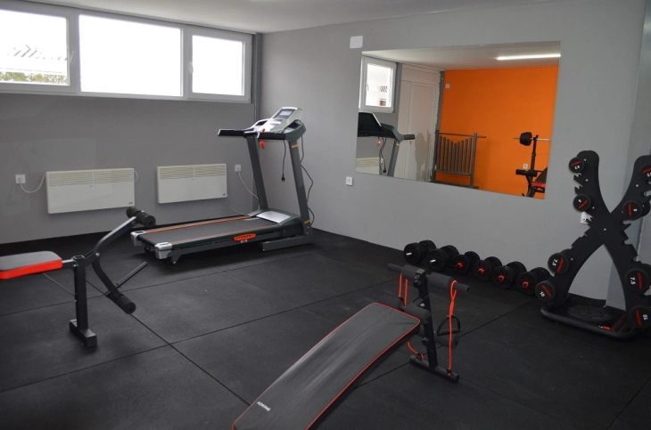 Виничкото ОУ „Славчо Стојменски“ доби фитнес центар