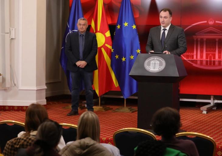 Прес-конференција на министерот Андоновски и на директорот на ФЗО, Клековски (во живо)