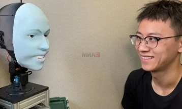 Роботско лице со човечки движења при говор и пеење