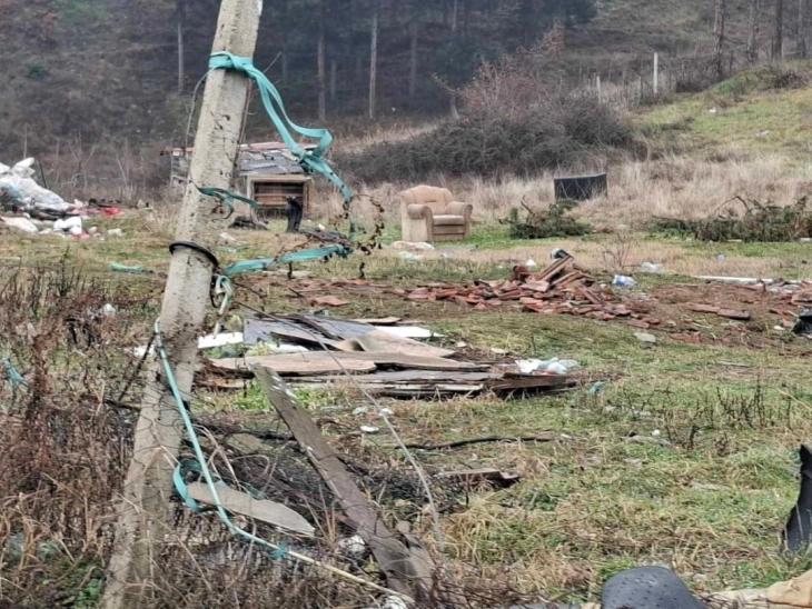 Во Кочани се чисти дивата депонија кај Диви Градби