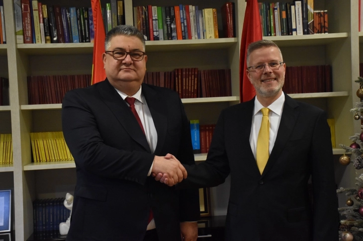 Министерот Минчев на средба со амбасадорот на Швајцарија, Зомер