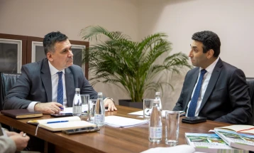 Ministri Hoxha u takua me drejtuesin e BERZH-it: Përshpejtim i projekteve kyçe të infrastrukturës mjedisore