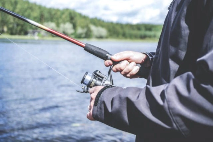 Објавен ценовникот на дозволите за спортски риболов на Охридското Езеро