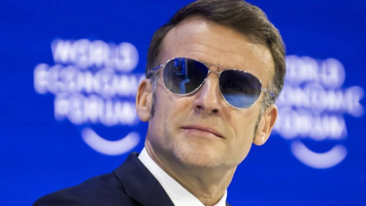 Поради очилата на Емануел Макрон, падна серверот на веб-страницата на францускиот луксузен бренд