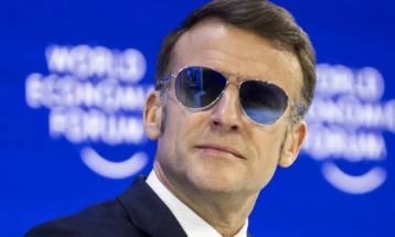 Поради очилата на Емануел Макрон, падна серверот на веб-страницата на францускиот луксузен бренд