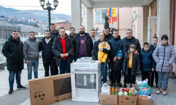 Во Крива Паланка наградата за светиот крст донирана на деветчленото семејство Димитровски