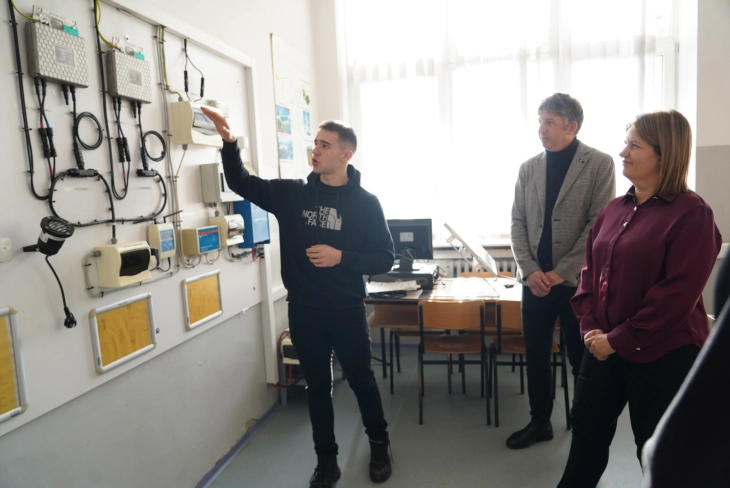 Божиновска: Енергетиката има иднина само со стручно подготвени млади кадри