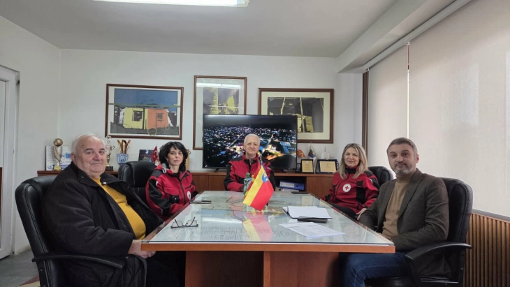 Црвен крст Кавадарци подели хуманитарни пакети за социјално загрозени од општина Росоман 