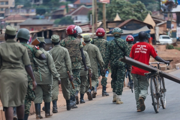 Në Ugandë 30 të vrarë dhe rreth 2.000 të arrestuar pas protestave për shkak të zgjedhjeve kontestuese