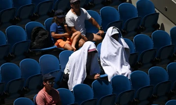 Австралија Опен: Петчасовен прекин поради високите температура