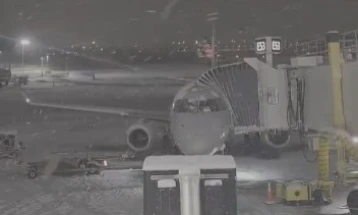 Снежната бура откажа околу 12.000 летови низ САД