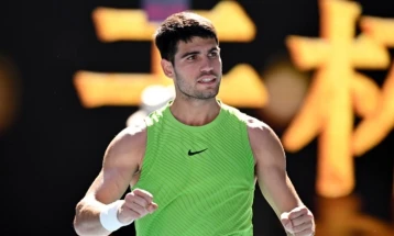 Alcaraz eases into quarter-finals with straight-sets win over Paul