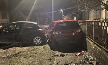 Малолетник со возило удрил во автомобил и пешак кој се бори за живот