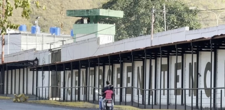 Венецуела ослободи најмалку 100 политички затвореници