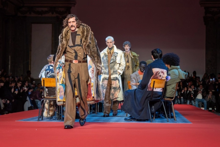 Недела на машката мода во Париз: Палтото како симбол на елеганција и трајност