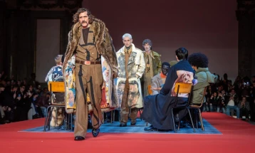 Недела на машката мода во Париз: Палтото како симбол на елеганција и трајност