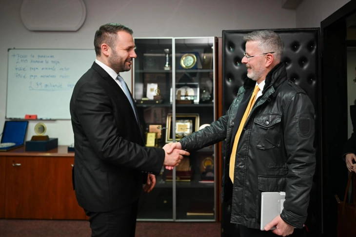 Средба на министерот Дурмиши со швајцарскиот амбасадор Зомер: Фокус на инвестиции и економска соработка