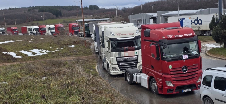 Македонските превозници го блокираа „Ќафасан“ за товарни возила, патничкиот сообраќај се овива непречено