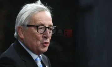 Zhan Klod Junker për liderët e BE-së: Nëse ushqeheni nga dora e Trampit, do të jeni humbës