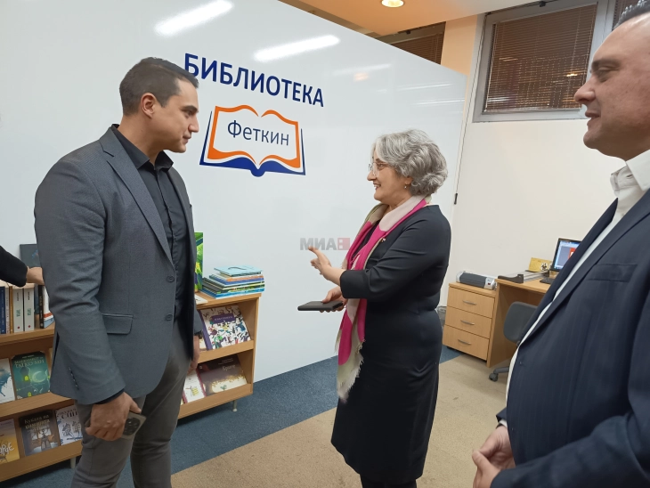 Кавадарци има околу 37 илјади жители и 7 илјади читатели во градската библиотека, амбасадорката Џанел отвори холандско катче 