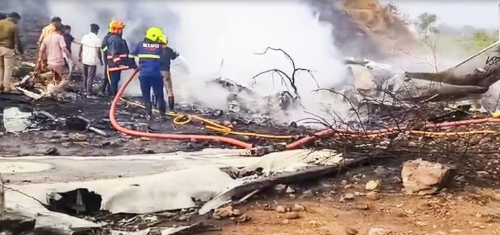Во авионска несреќа во западна Индија загина вицепремиерот на државата Махараштра