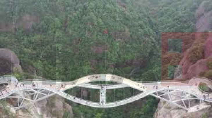 Виткаст, стаклен мост: Дело на човечка рака или на вештачката нтелигенција?