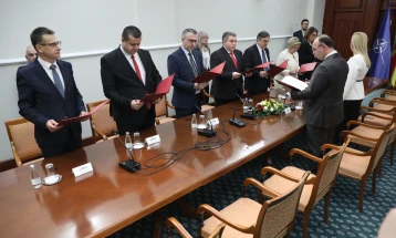 Përbërja e re e KSHZ-së dha deklaratë solemne para kryetarit të Kuvendit