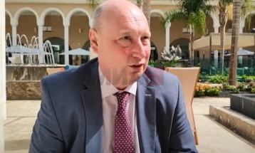 KE-ja shkarkoi një zyrtar të lartë për shkak të 