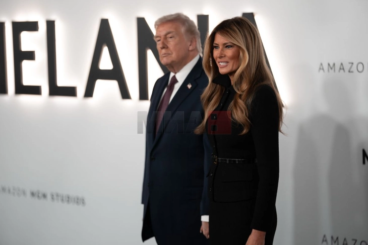 Трамп на премиерата на филмот „Меланија“: Мојата сопруга е поотворена во вториот мандат