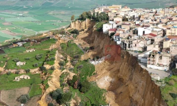 Ситуацијата со свлечиштето на југот на Сицилија се влошува, евакуирани најмалку 1.500 лица