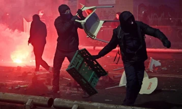 Нереди на протестите против затворањето на културен центар во Торино