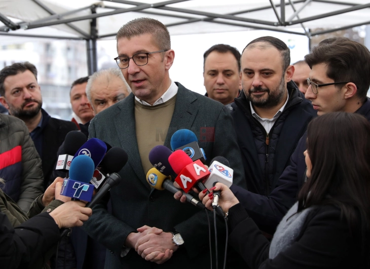 Mickoski: Oferta për sindikatën është në tryezë një viti, por duhet të negociohet për pagat në MPK