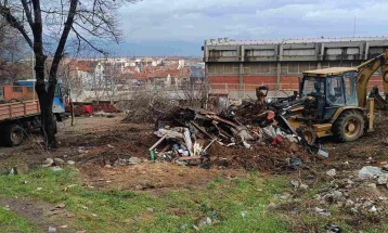 Урнати бесправно изградени објекти во близина на училиштето „Никола Карев“ во Струмица