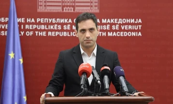 Мециновиќ:  Крај на партиски вработувања во здравството и заштита на бремените работнички