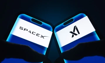 Маск го спои „Спејс-Икс“ со компанијата „Икс-А-И“