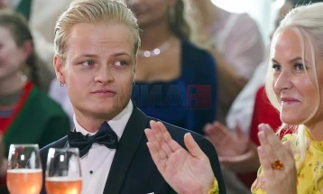 Синот на норвешката принцеза ги негира обвиненијата за силување на почетокот на судењето