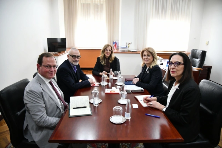 Takim i deputetes Dijana Toska me Filip Marsheto, zëvendësambasador i Francës në vend